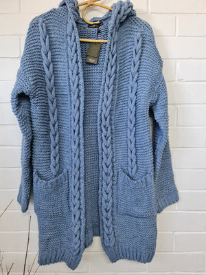 CABLE KNIT HOODED CARDIGAN