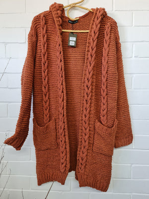 CABLE KNIT HOODED CARDIGAN