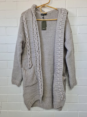 CABLE KNIT HOODED CARDIGAN