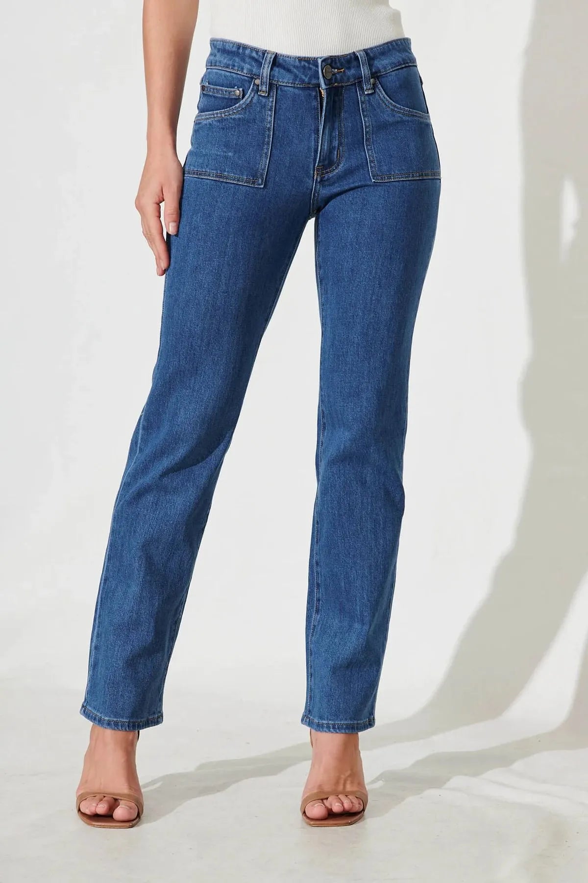 STRAIGHT LEG BLUE JEANS